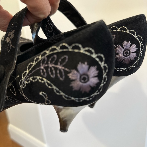 Embroidered Mary Jane Heels. - Picture 5 of 6